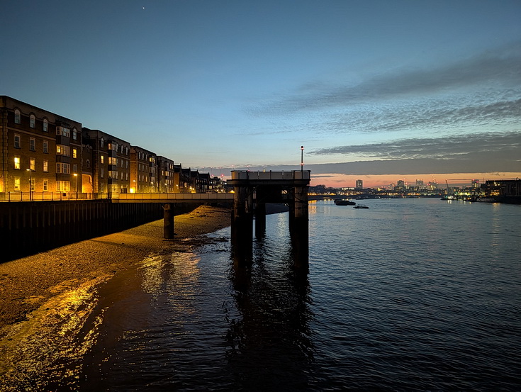 In photos: a night time walk along the Thames Path in Rotherhithe, south London